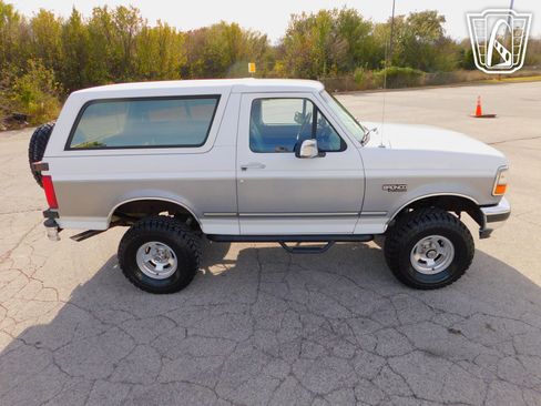 Used 1995 Ford Bronco XLT AWD/4WD image 3