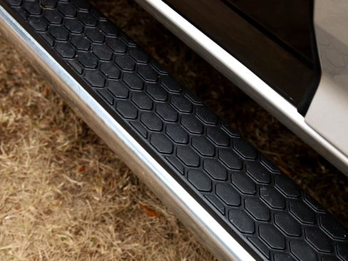 Used 2016 RAM 1500 Laramie w/ Convenience Group image 10