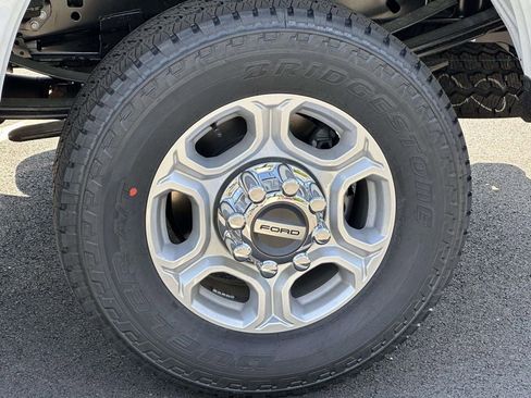 New 2026 Ford F250 XLT w/ FX4 Off-Road Package AWD/4WD image 8