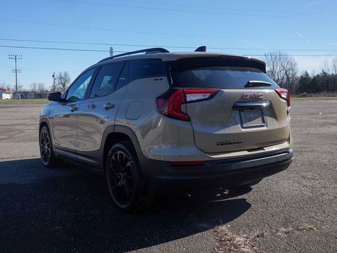 Used 2023 GMC Terrain SLE w/ Driver Convenience Package image 5
