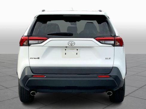 Used 2021 Toyota RAV4 XLE FWD image 5