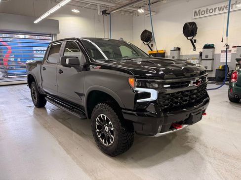 Used 2025 Chevrolet Silverado 1500 ZR2 w/ Technology Package image 7