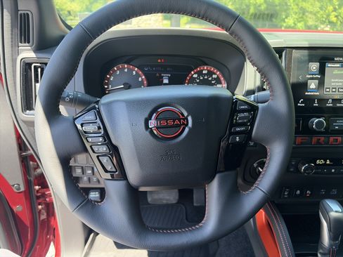 Used 2025 Nissan Frontier PRO-4X w/ Pro Convenience Package AWD/4WD image 30