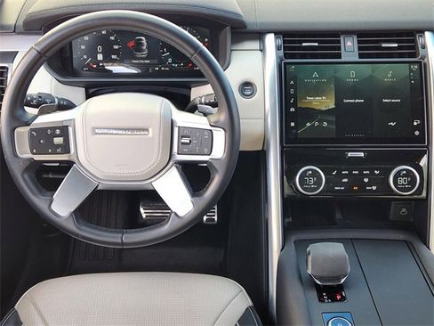 Used 2024 Land Rover Discovery Dynamic SE image 25