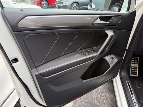 Certified 2022 Volkswagen Tiguan SE R-Line AWD/4WD image 16