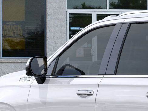 New 2025 Chevrolet Suburban High Country image 36