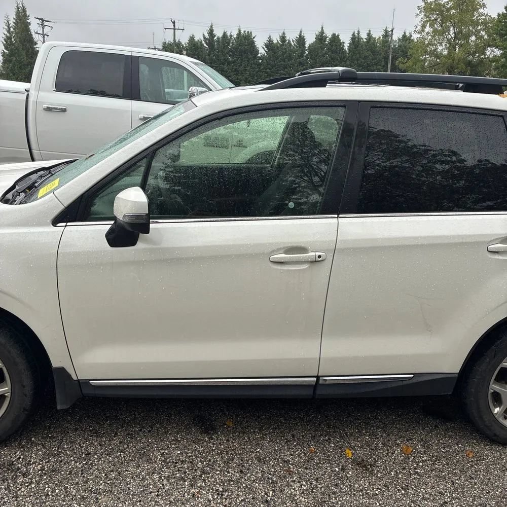 Used 2017 Subaru Forester 2.5i Touring AWD/4WD image 3