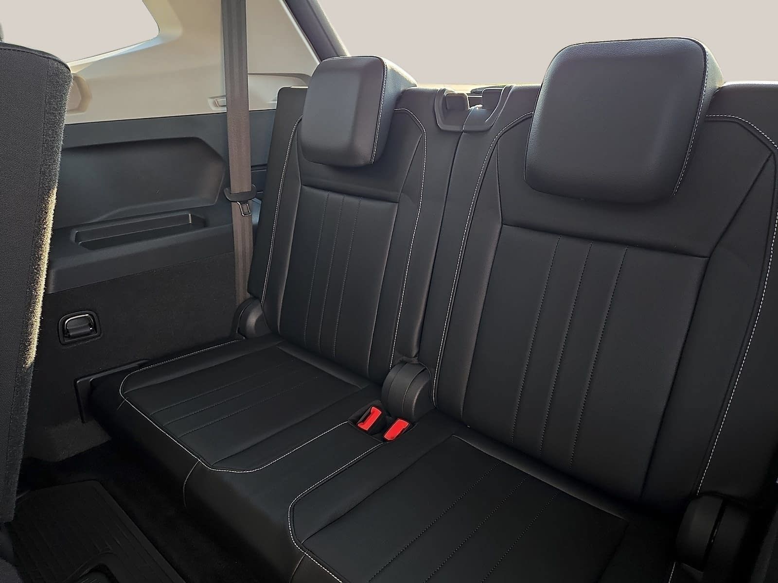 Used 2024 Volkswagen Tiguan SE w/ Panoramic Sunroof Package FWD image 10