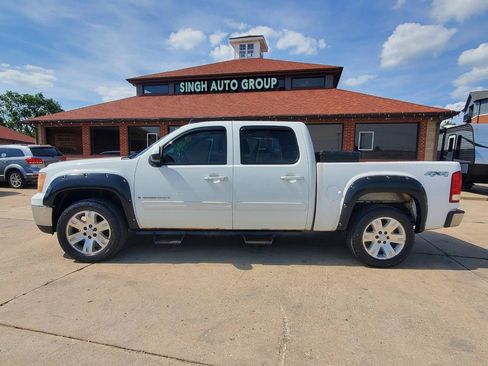 Used 2008 GMC Sierra 1500 SLT w/ Sun And Navigation Package AWD/4WD image 4