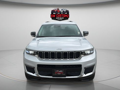 Used 2023 Jeep Grand Cherokee L Limited AWD/4WD image 2