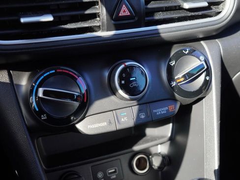 Used 2018 Hyundai Kona SE image 13