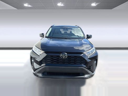 Used 2019 Toyota RAV4 XLE Premium w/ Cold Weather Package FWD image 6