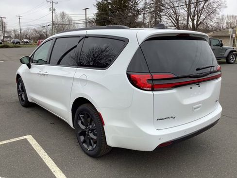 New 2026 Chrysler Pacifica Select image 6