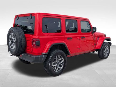 Used 2025 Jeep Wrangler Unlimited Sahara AWD/4WD image 4