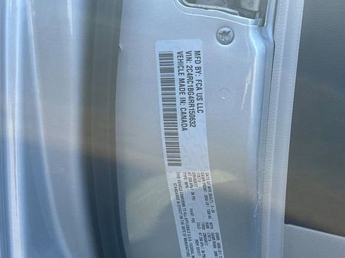 Used 2024 Chrysler Pacifica Touring-L image 32