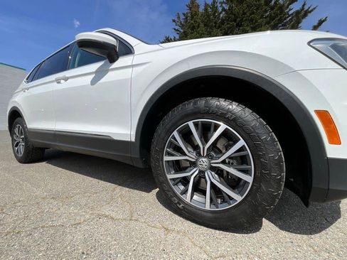 Used 2018 Volkswagen Tiguan SE AWD/4WD image 10