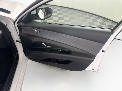 Used 2024 Hyundai Elantra Limited FWD image 32