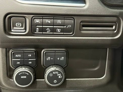 Used 2022 Chevrolet Tahoe Z71 w/ Luxury Package image 36