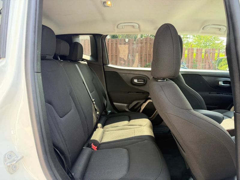 Used 2017 Jeep Renegade Latitude FWD image 25