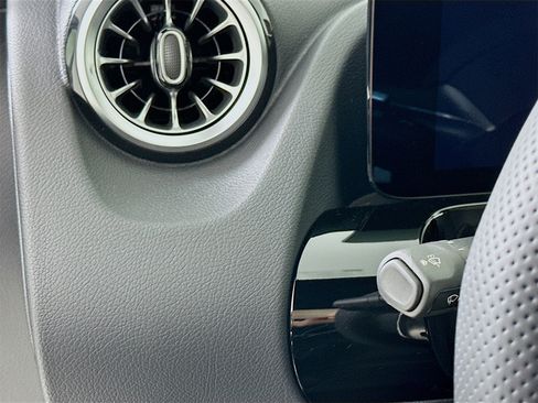 New 2026 Mercedes-Benz GLA 35 AMG 4MATIC image 11