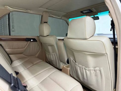 Used 1990 Mercedes-Benz 300 E 3.0 image 33