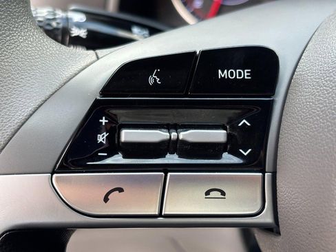 Used 2023 Hyundai Elantra SE image 17