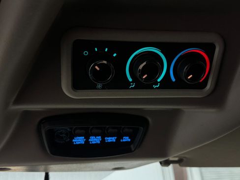 Used 2018 Chevrolet Express 2500 w/ Enhanced Convenience Package RWD image 17