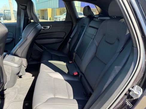 Used 2020 Volvo XC60 T5 Momentum image 14