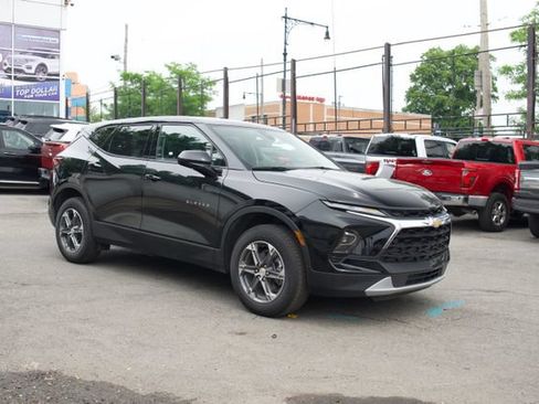 Used 2025 Chevrolet Blazer LT FWD image 1