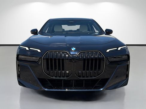 New 2026 BMW 740i w/ Premium Package RWD image 8
