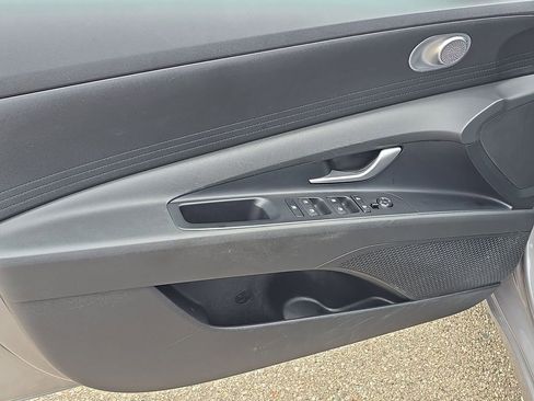 Used 2023 Hyundai Elantra SE w/ Winter Weather Package image 23