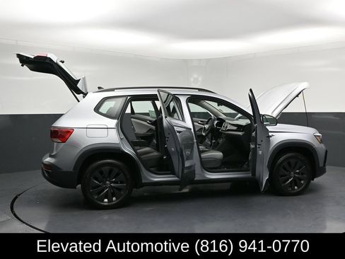 Used 2024 Volkswagen Taos S w/ MDO Package image 33