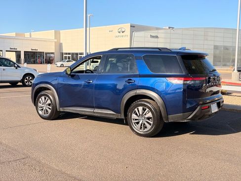 Certified 2024 Nissan Pathfinder SV FWD image 4