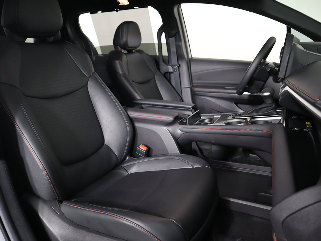 Used 2025 Toyota Sienna XSE FWD image 30