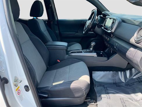 Used 2020 Toyota Tacoma TRD Sport image 25
