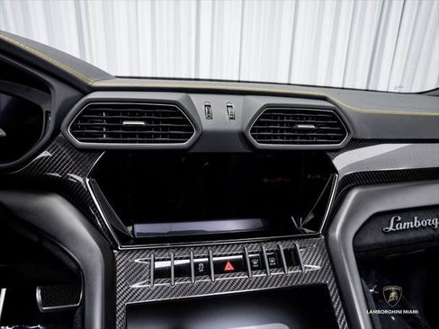Used 2024 Lamborghini Urus Performante AWD/4WD image 29