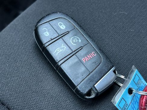 Used 2016 Dodge Challenger R/T w/ Driver Convenience Group RWD image 29