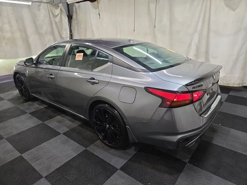 Used 2022 Nissan Altima 2.5 SR w/ Midnight Edition Package FWD image 4