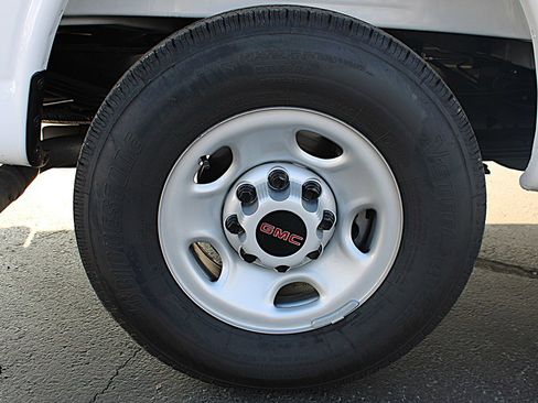 Used 2025 GMC Savana 2500 w/ Driver Convenience Package image 28