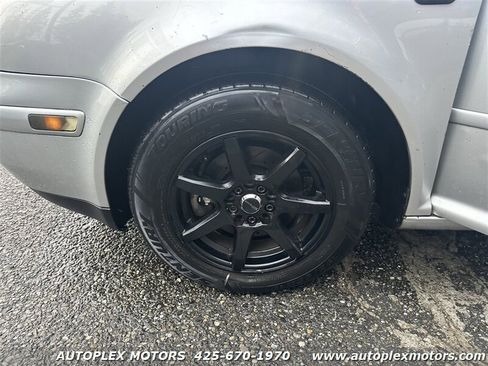 Used 2002 Volkswagen Golf GLS image 17