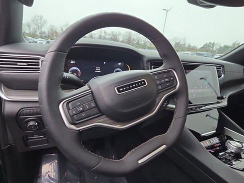 Used 2023 Jeep Wagoneer Series III w/ Preferred Equipment Group image 9