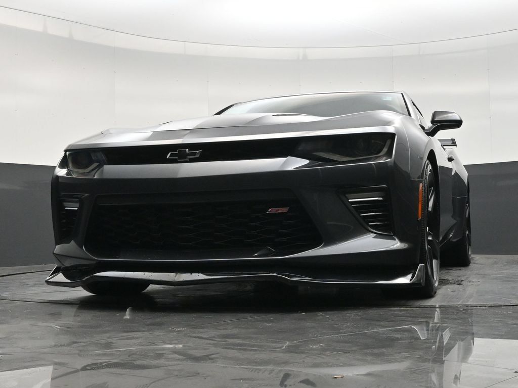 Used 2018 Chevrolet Camaro SS RWD image 27