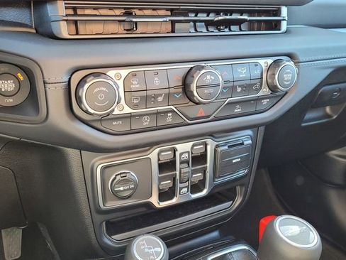 New 2025 Jeep Gladiator Sport image 11