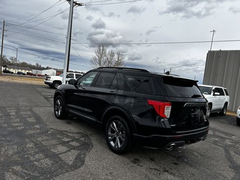 Used 2022 Ford Explorer XLT w/ Equipment Group 202A image 4