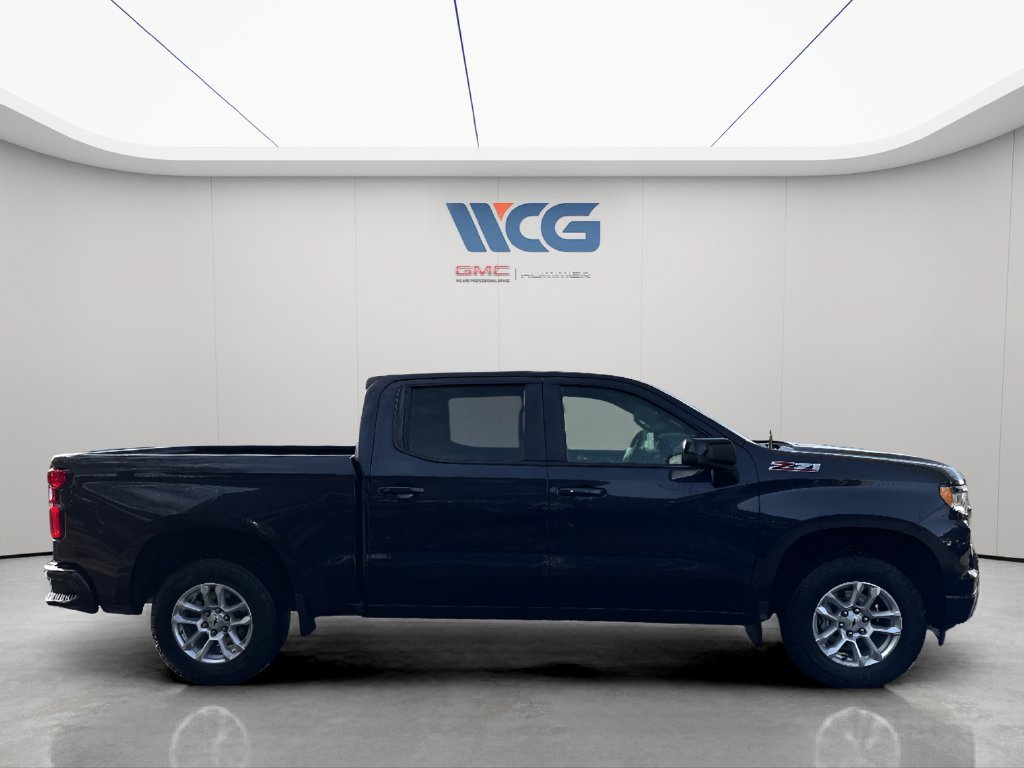 Used 2023 Chevrolet Silverado 1500 RST AWD/4WD image 2