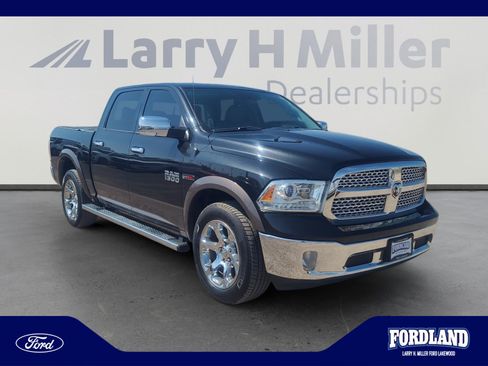 Used 2018 RAM 1500 Laramie w/ Convenience Group AWD/4WD image 7