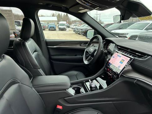 New 2025 Jeep Grand Cherokee L Limited w/ Trailer Tow Package image 23