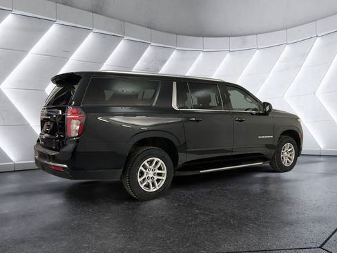 Used 2024 Chevrolet Suburban LT RWD image 4
