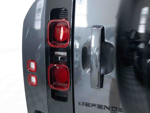 Used 2023 Land Rover Defender 90 SE AWD/4WD image 23