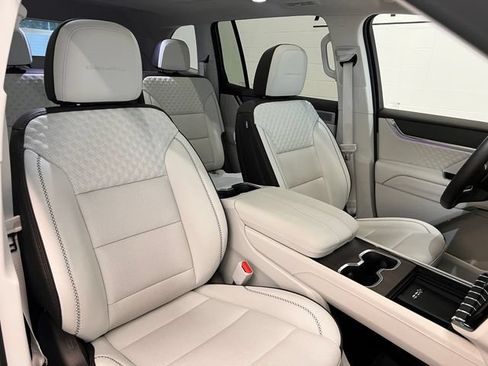 Used 2025 GMC Acadia Denali w/ Super Cruise Package AWD/4WD image 17